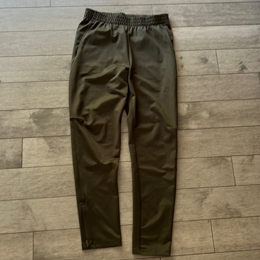 NWOT Old Navy olive green jogger